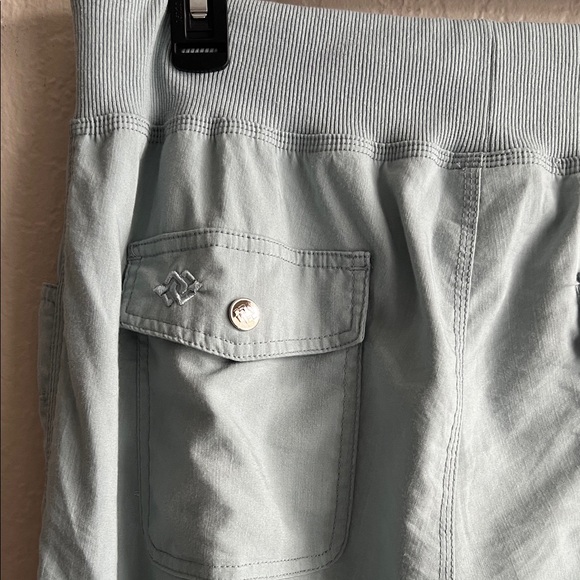 MoFiz Capris with Pockets Loose Fit Light Blue in Size L - Picture 10 of 15